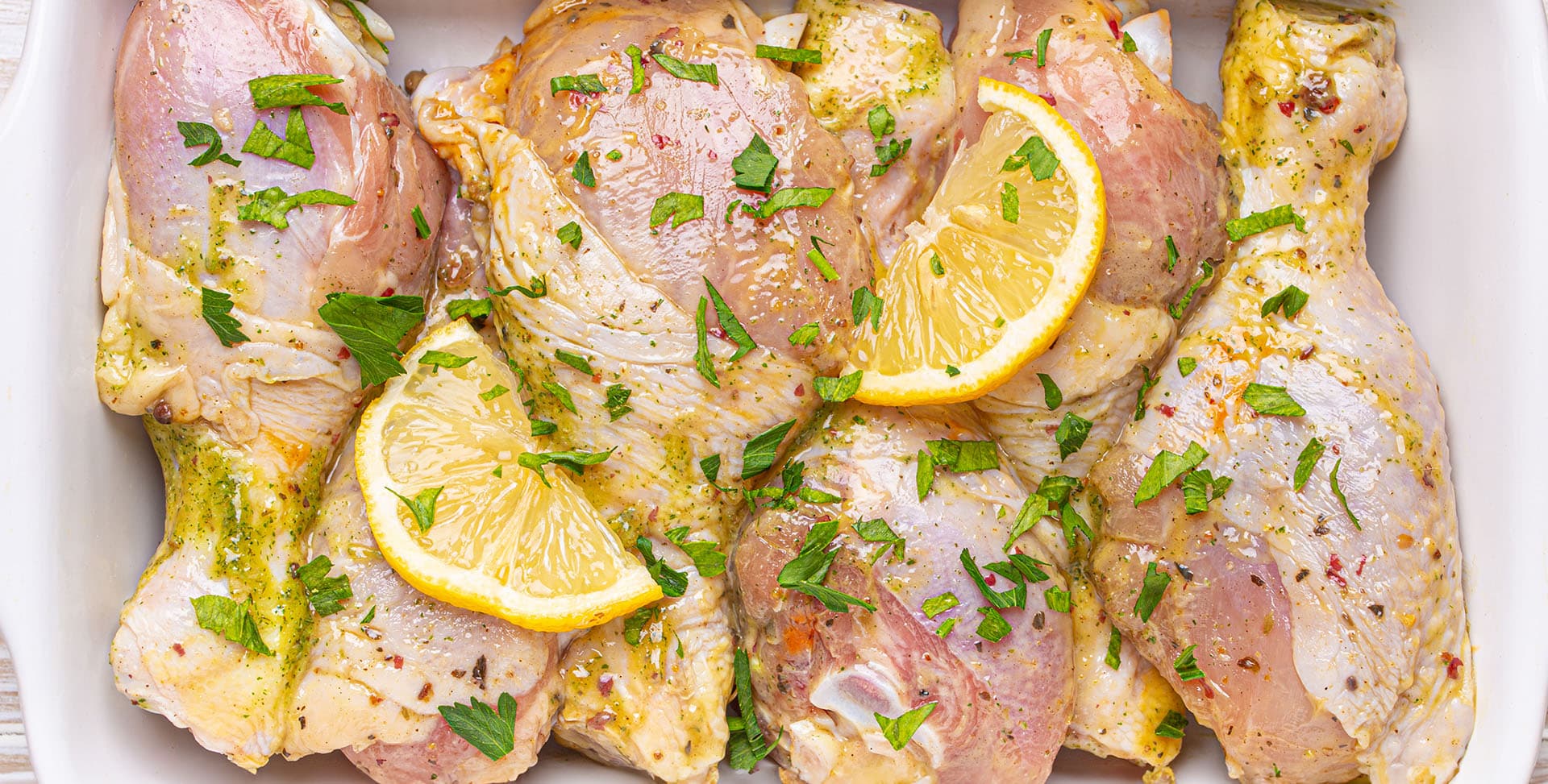 Zitronen-Hähnchenschenkel mit Kräutern
