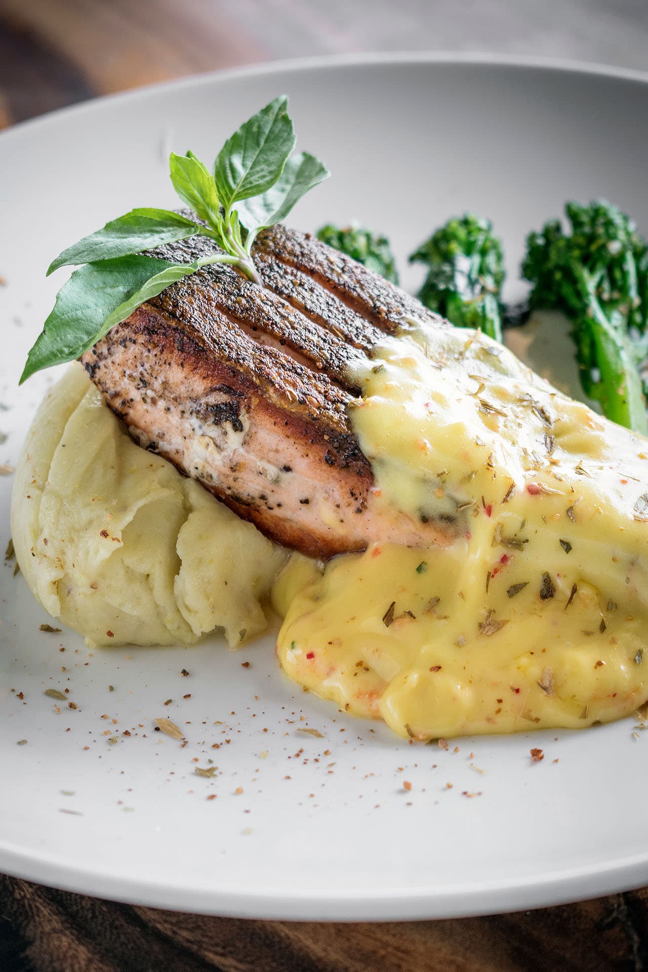 Gegrillter Lachs mit Kartoffelpüree & Brokkoli - Bild 2